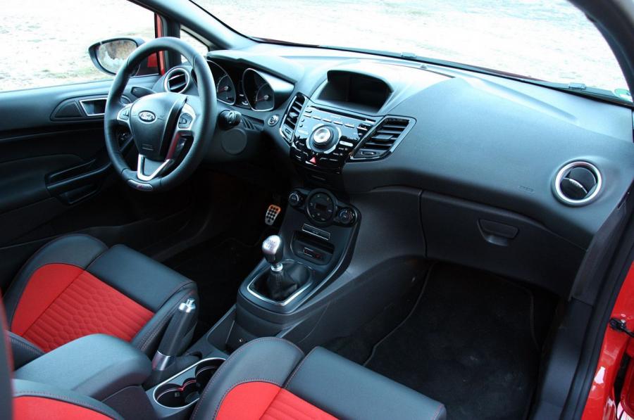  Ford Fiesta ST 2014 года  (фото 35 из 66)